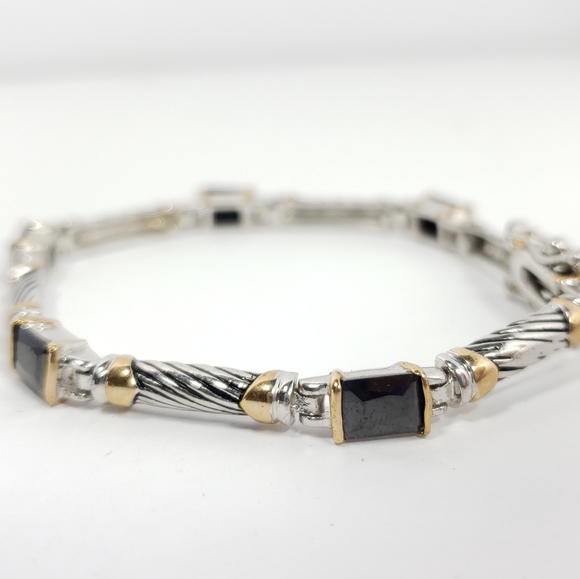 Jewelry - Beautiful silver & gold tone w/dark stones